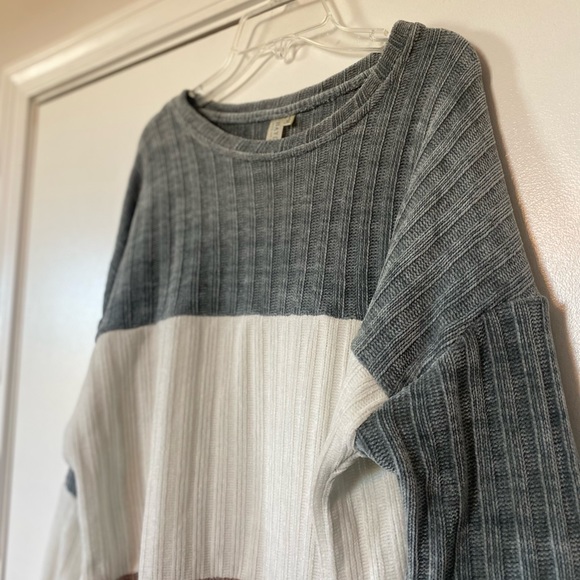 Women’s crewneck striped sweater size medium - Picture 2 of 7